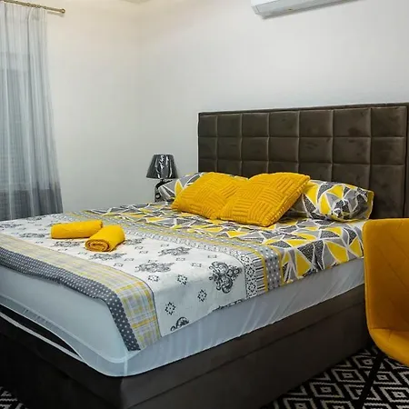 Deluxe Ella * Bihac