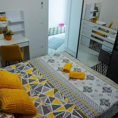 Deluxe Ella Bihac