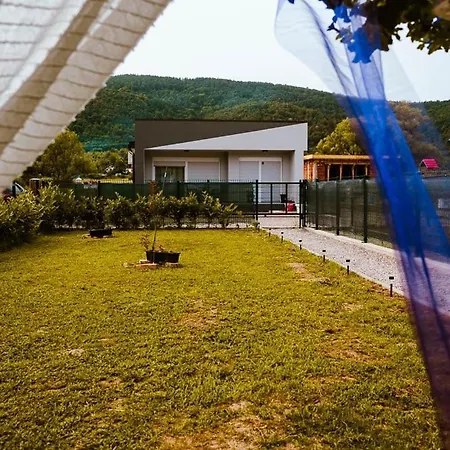 Deluxe Ella Villa